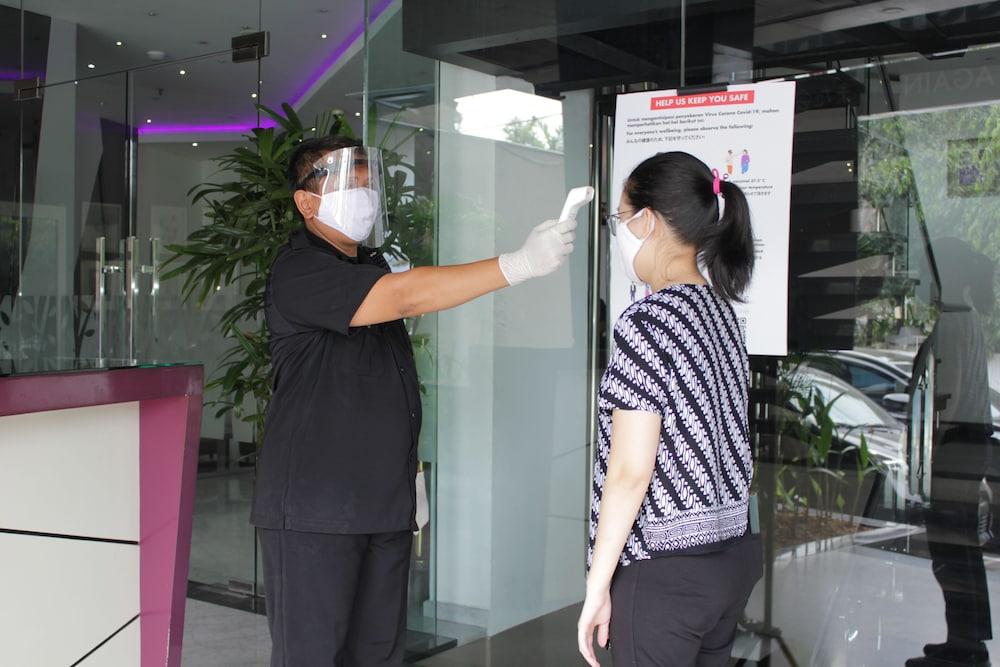 Oak Tree Urban Hotel Jakarta Exterior photo