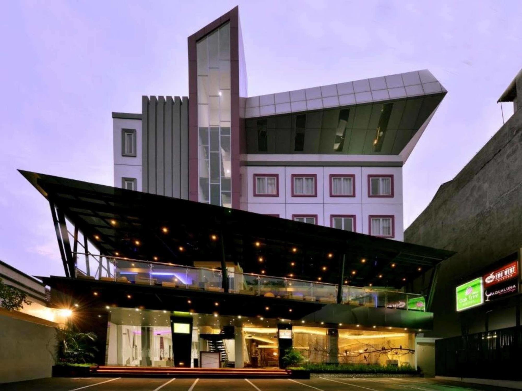 Oak Tree Urban Hotel Jakarta Exterior photo