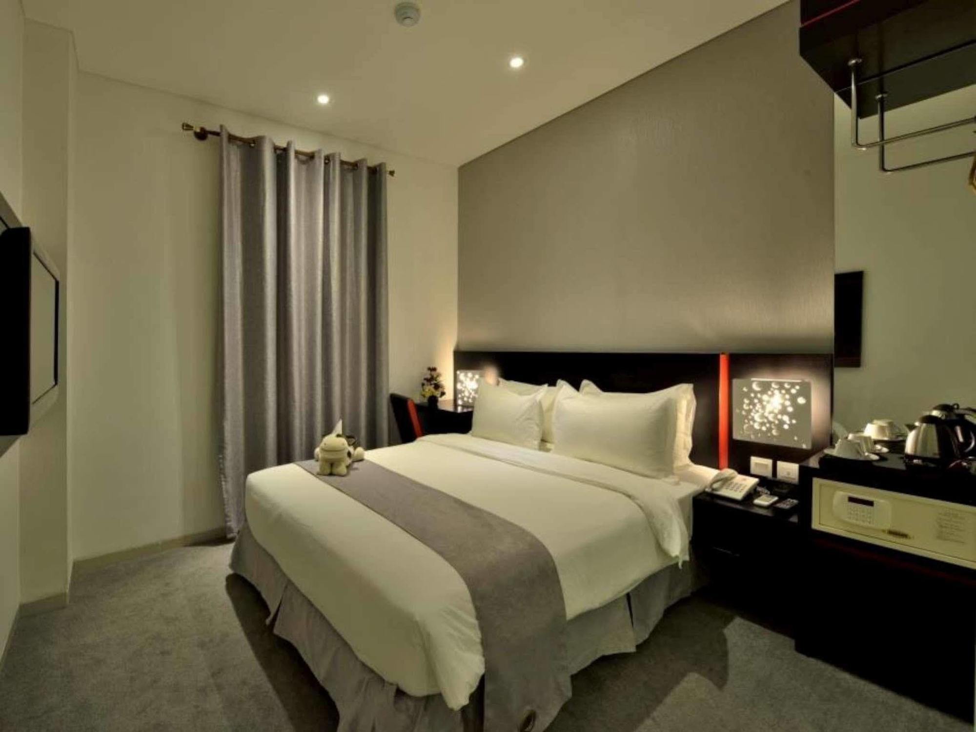 Oak Tree Urban Hotel Jakarta Exterior photo